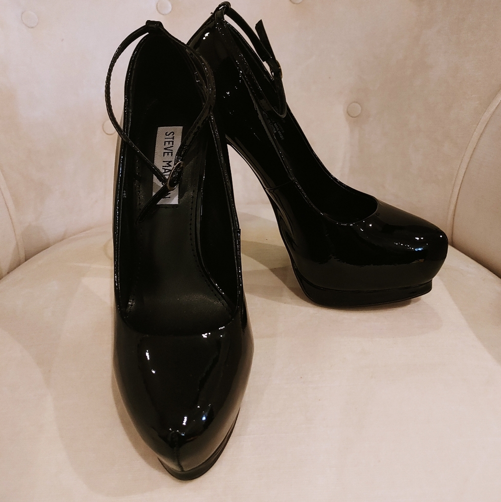 STEVE MADDEN Black Patent Platform Heels